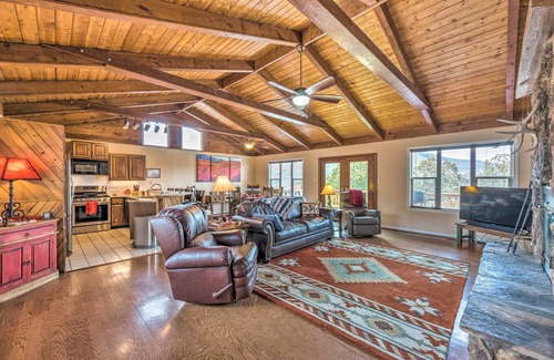 Alto Cabina | Alto Cabin w/ Stunning Views, Hot Tub + Sauna!
