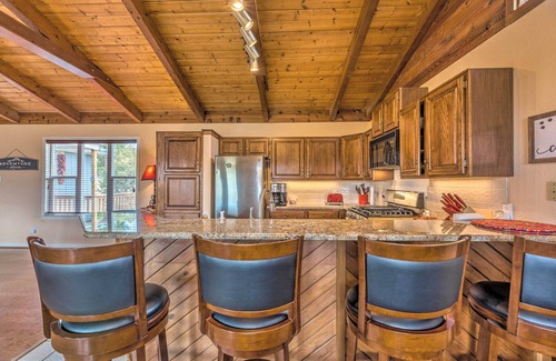 Alto Cabina | Alto Cabin w/ Stunning Views, Hot Tub + Sauna!