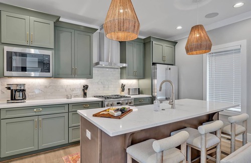Berry Hill Cabaña | Alto-private Rooftop Deck-8 Mins to Broadway