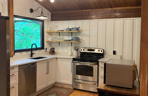 Alton Cabaña | Alton Riverside Cottage Retreat - 2 mins from Alton Mill, Millcroft, Osprey Golf