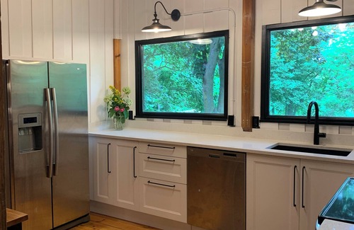 Alton Cabaña | Alton Riverside Cottage Retreat - 2 mins from Alton Mill, Millcroft, Osprey Golf
