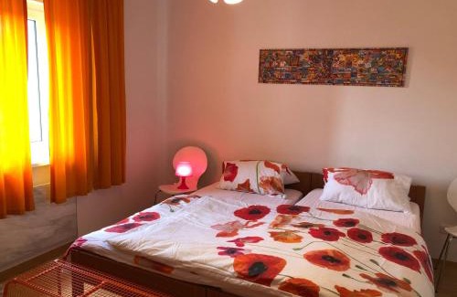 Ochsenfurt Casa | Altstadt Nähe 7 Min Fußweg über Alte Maibrücke zu Pension mit Balkon & Garten, ideal for long stay, relocation