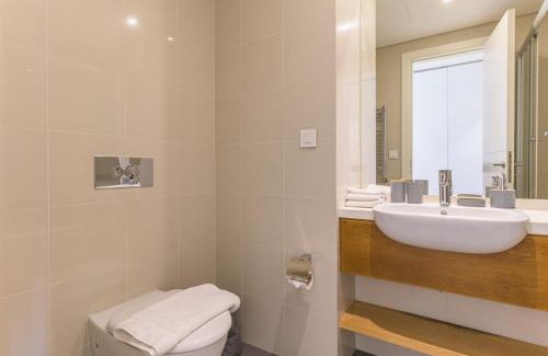 Dbayeh Apartamento | Aluma 2-BR Apt & Balcony at Waterfront Dbayeh