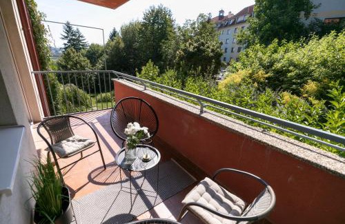 Banska Bystrica Apartamento | ALURE RESIDENCES 2 & 24h self check-in, parking in the garage in the apartment building included, new building, terrace, green location with a forest park with a lake, children's playground