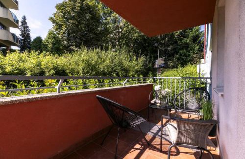 Banska Bystrica Apartamento | ALURE RESIDENCES 2 & 24h self check-in, parking in the garage in the apartment building included, new building, terrace, green location with a forest park with a lake, children's playground