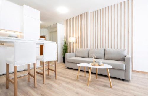 Banska Bystrica Apartamento | ALURE RESIDENCES 2 & 24h self check-in, parking in the garage in the apartment building included, new building, terrace, green location with a forest park with a lake, children's playground