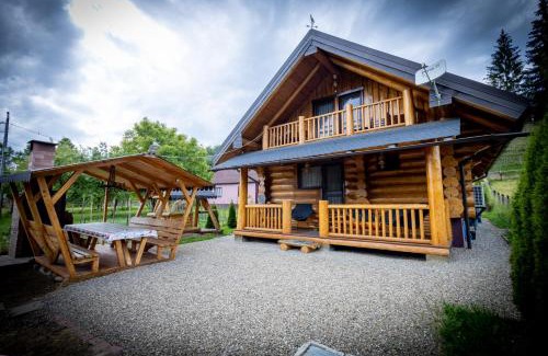 Vatra Moldovitei Casa | Alvi