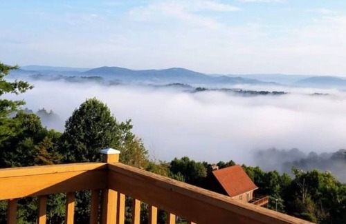Winston - Salem Cabina | Alwar House: A mountain Paradise 200 RAVEN Road Piney Creek NC.