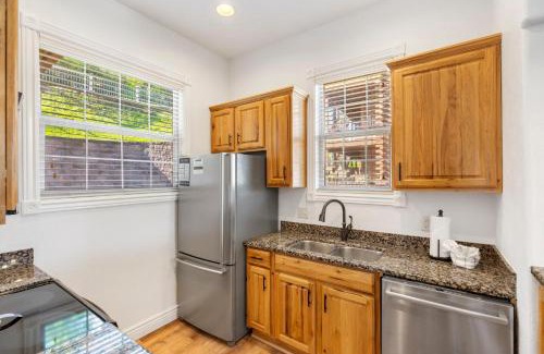 Indian Point Casa | Always 80 and Sunny - Silver Dollar City