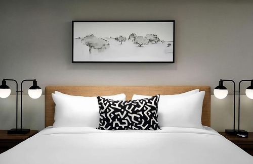 Irvine Business Complex Hotel | Always a Great Idea To Unwind! Near Marconi Automotive Museum, with Indoor Pool