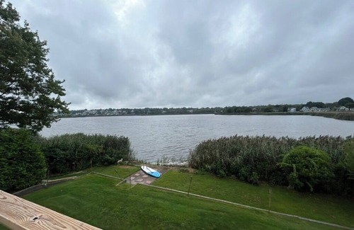 Bonnet Shores Casa | Always clean water view 3-BR Waterfront house in Bonnet Shores Narragansett.