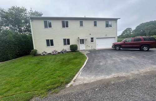 Bonnet Shores Casa | Always clean water view 3-BR Waterfront house in Bonnet Shores Narragansett.
