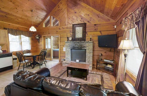 Pigeon Forge Cabina | Always Misbehavin 1 Bedroom Cabin by RedAwning