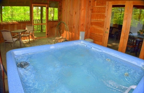 Pigeon Forge Cabina | Always Misbehavin 1 Bedroom Cabin by RedAwning