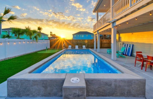 Leeward Sands Casa | Always Sunny, Putting Green, Pool