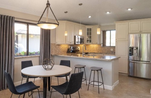 Hunt Club Complejo | Always Take The Scenic Route! 2 Comfortable Units, Tennis Court, On-site Dining