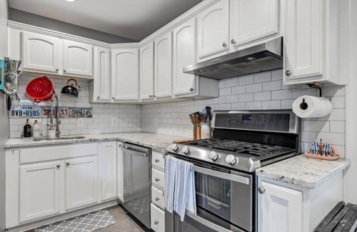 Belle Haven Casa | ALX Cape Cod 3-BR Near Old Town & Mount Vernon