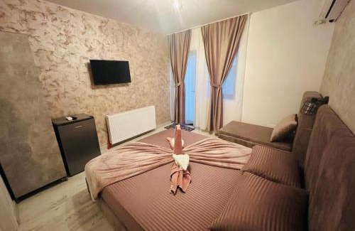 Constanta Casa | Ama Boutique