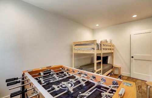 Montgomery Estates Casa | Amachen Cabin - Pet & Family Friendly - woof woof