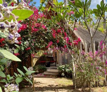 P. Gili Asahan Complejo | Amahelia Luxury Resort & Restaurant - Gili Asahan