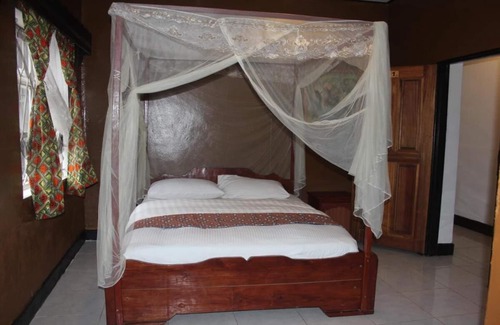 Musanze Cama Y Desayuno | Amahoro Guest House - Queen Room