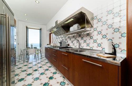 Vietri sul Mare Apartamento | Amalfi Coast Family Luxury Suite