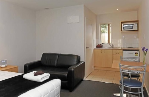 Christchurch Hotel | Amalfi Motor Lodge
