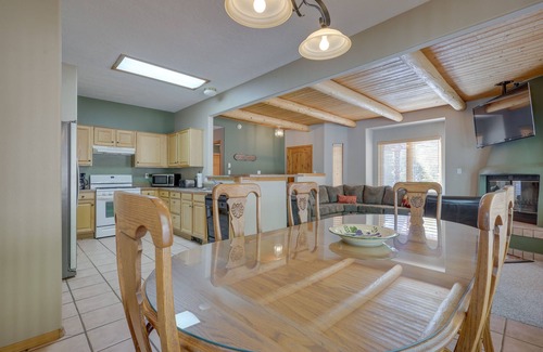 Amalia Cabina | Amalia Mountain Getaway w/ Deck, Fireplace!