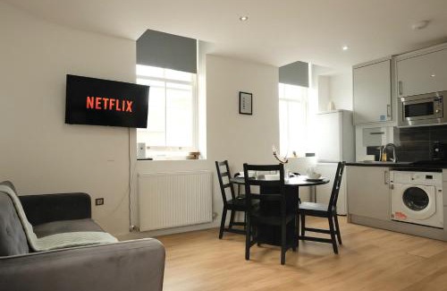 Battersea Apartamento | Amanah Properties - Stylish Retreat for Friends & Families Zone 1 Sleeps 5