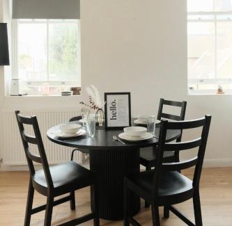 Battersea Apartamento | Amanah Properties - Stylish Retreat for Friends & Families Zone 1 Sleeps 5
