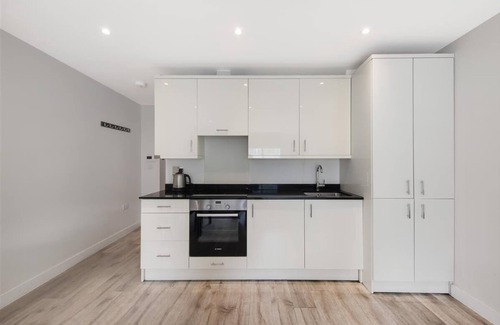 Coldharbour Apartamento | Amani - Enterpriser:nA stylist living space for the professional person!
