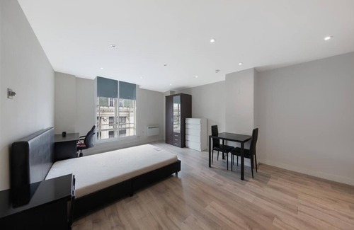 Coldharbour Apartamento | Amani - Enterpriser:nA stylist living space for the professional person!