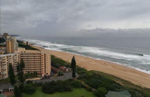 Kingsborough Apartamento | Amanzimtoti Beach facing airbnb