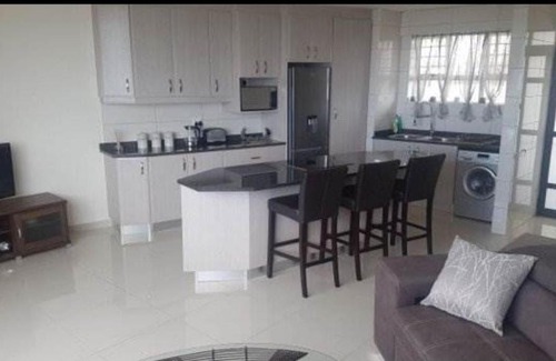 Kingsborough Apartamento | Amanzimtoti Beach facing airbnb