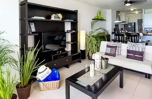 Jimenez Apartamento | AMARA Beachfront Apartments by The Sea