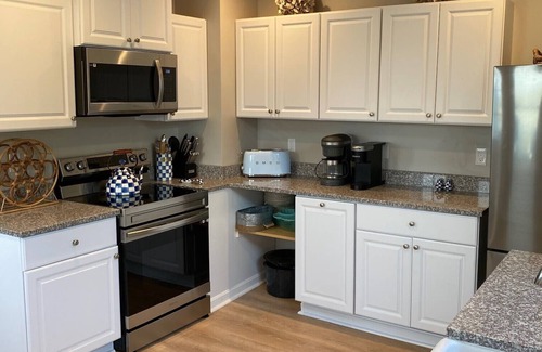 Pawcatuck Casa | Amazing 10 Bedroom Compound on the Water with 6 Bedroom Home & 4 Studio Cottages