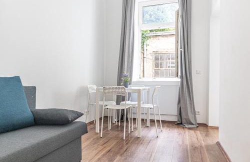 Wahring Apartamento | Amazing 1BR Apt, next to AKH Building for Everyone