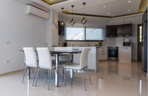 Alimos Apartamento | Amazing 2 Bdrm Sea View Holiday Apt
