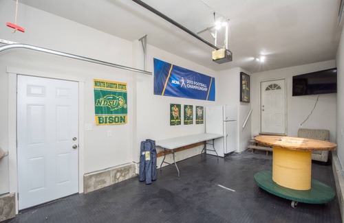 Fargo Casa | Amazing 2 Bedroom 1 Bathroom Upper Level Home