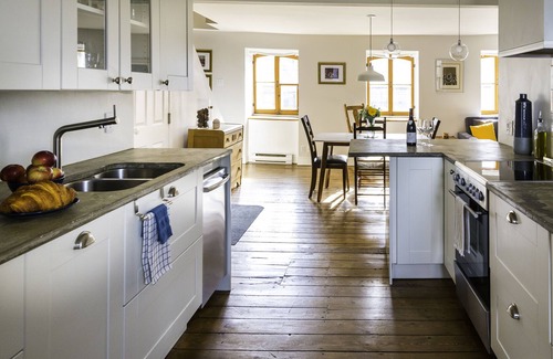 Saint-Jean-Baptiste Apartamento | Amazing 2 bedroom apartment in perfect location