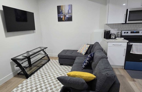 Northeast Edmonton Casa | Amazing 2-bedroom house with WiFi in Edmonton