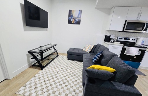 Northeast Edmonton Casa | Amazing 2-bedroom house with WiFi in Edmonton