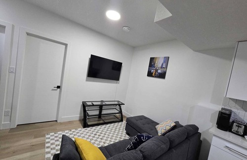 Northeast Edmonton Casa | Amazing 2-bedroom house with WiFi in Edmonton