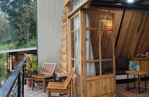 Gangtok Casa | Amazing 2 bedroom house with WiFi in Gangtok A frame cottage, peaceful place