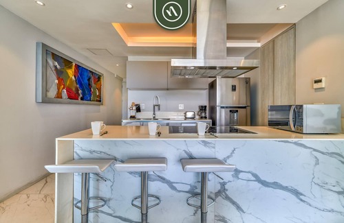 Isla Iguana Apartamento | Amazing 2 BR Condo - Marina - Rooftop Pool - Gym