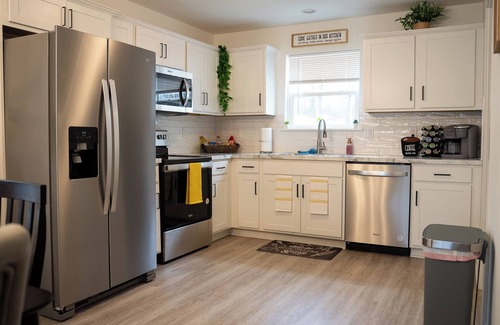 Jeffersonville Casa | Amazing 2 units house mins to Louisville!