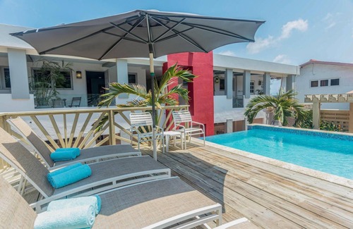 Boegoeroei Apartamento | Amazing 2BR 1BA w Pool Close to the Beach BBQ