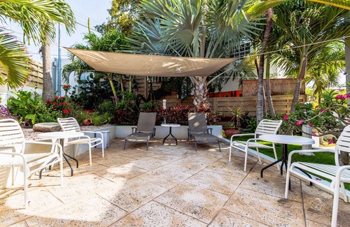 Boegoeroei Apartamento | Amazing 2BR 1BA w Pool Close to the Beach BBQ