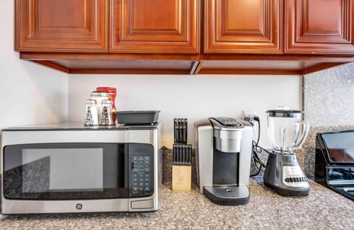 Riverside Apartamento | Amazing 3 BD Condo Near UC Riverside - Shared Pool