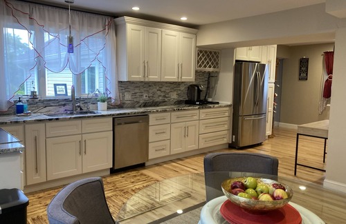 Salisbury Apartamento | Amazing 3 bedroom apt. with porch & 1.8 miles away from Beach. August8-17avail